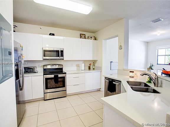 4th image of 10600 NW 88th St APT 217