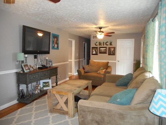 3rd image of 827 Shamrock Dr