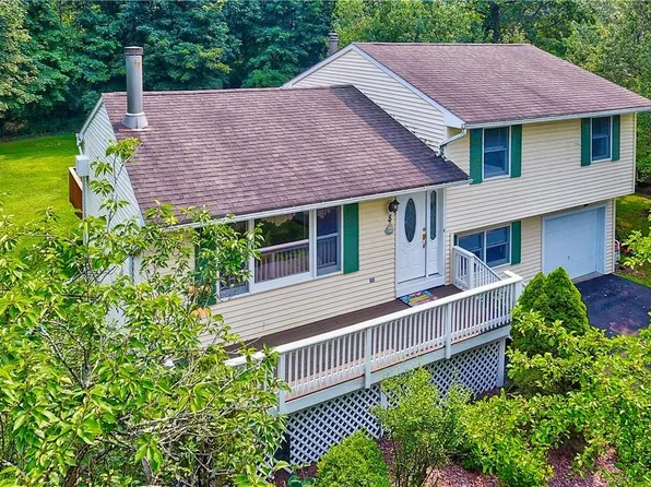 8 Charlestown Drive, Rock Tavern, NY 12575