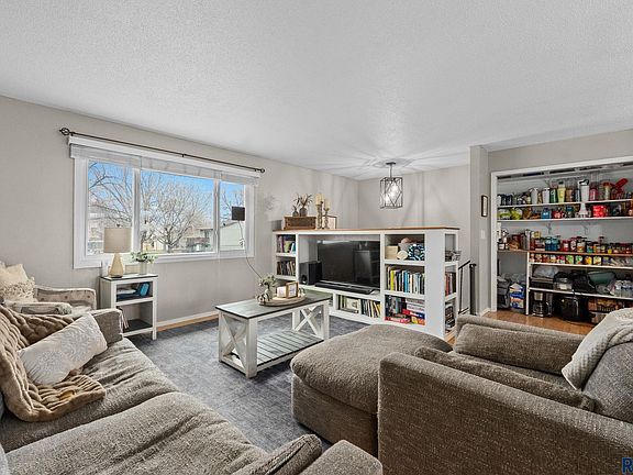 5th image of 700 S Nicholas Ave