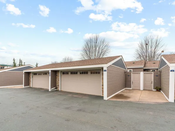 2731 Mackubin St APT 30, Roseville, MN 55113
