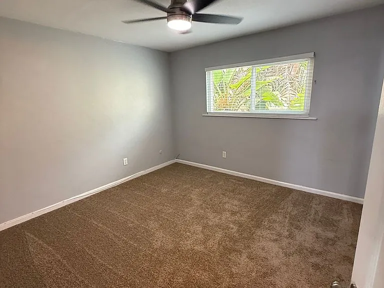 800 Emory St — Photo 11