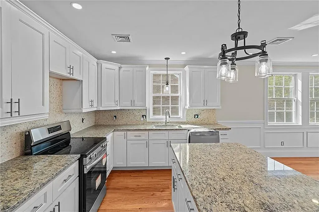 Kitchen - 117 Sharon St #2