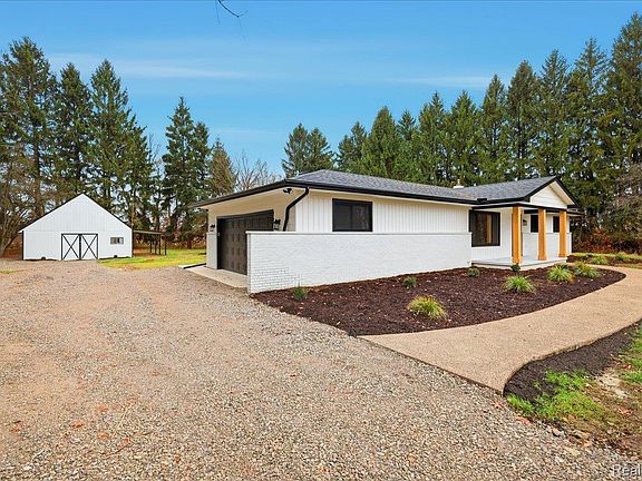 2nd image of 3643 Noble Rd