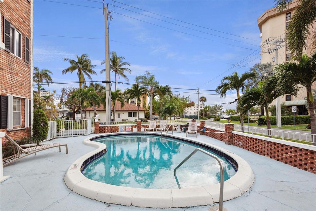 424 N Riverside Dr APT 204, photo 9
