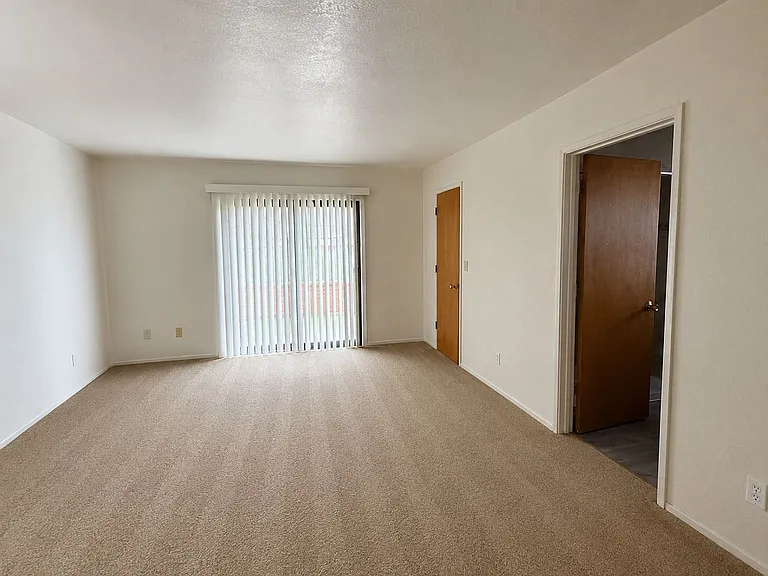 1281 N Catalina Dr — Photo 13