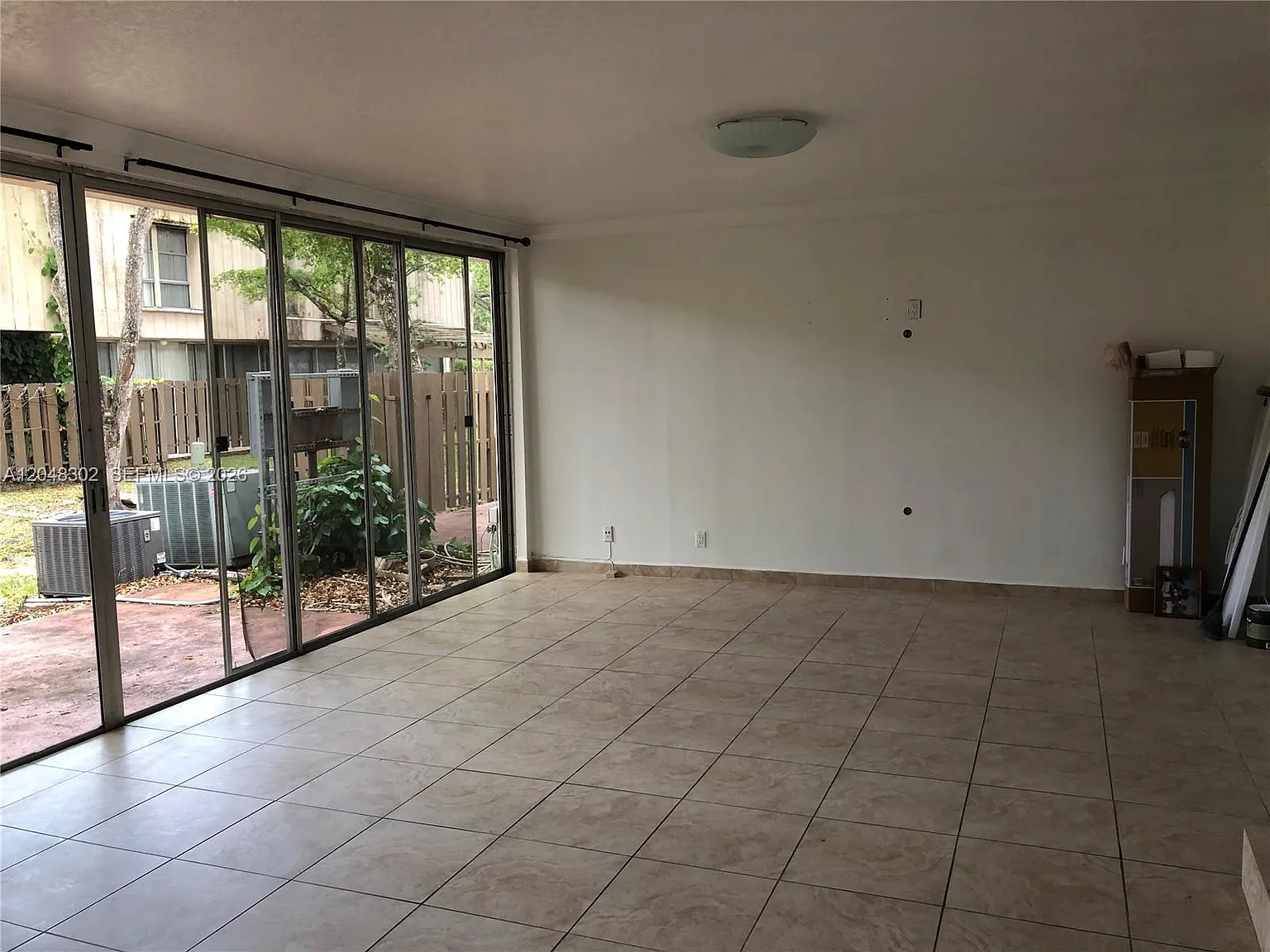 Townhouses At Jacaranda C — Photo 2