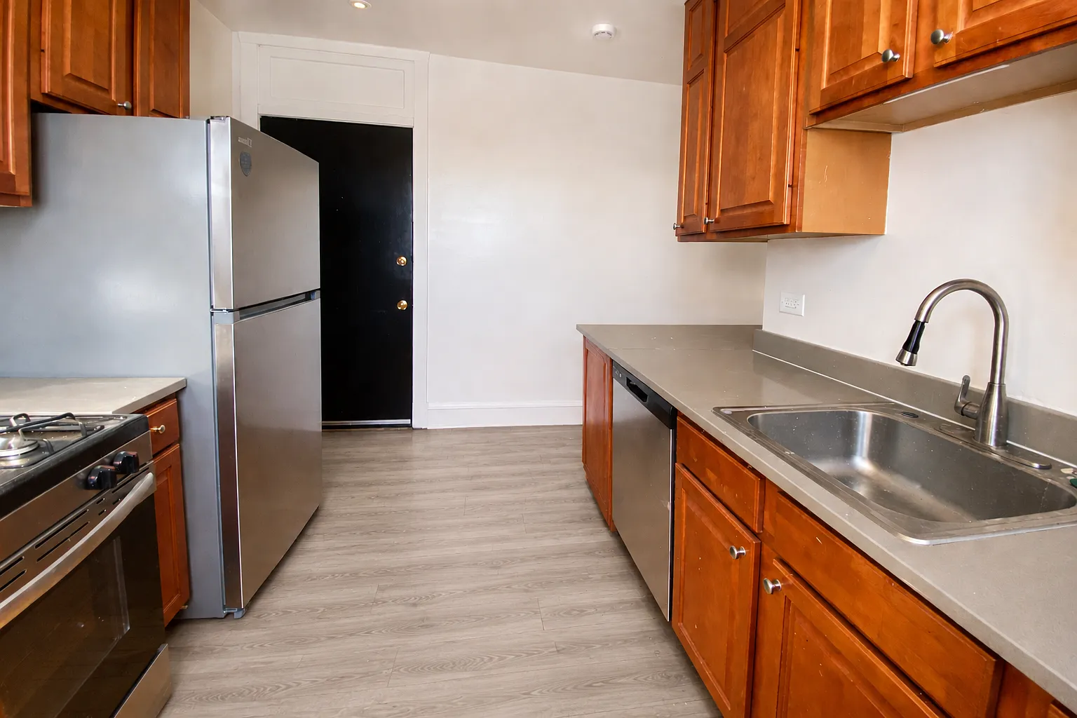 114 Clyde Ave — Photo 4
