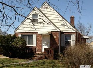 63 Bank St, Valley Stream, NY 11580