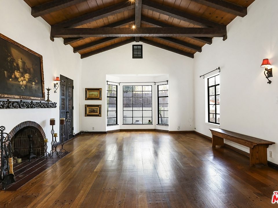 1st image of 2054 N Las Palmas Ave
