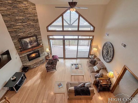 5th image of 439 Craggy Pointe #2B