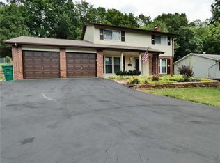 53 E Lakewood Dr, Fenton, MO 63026