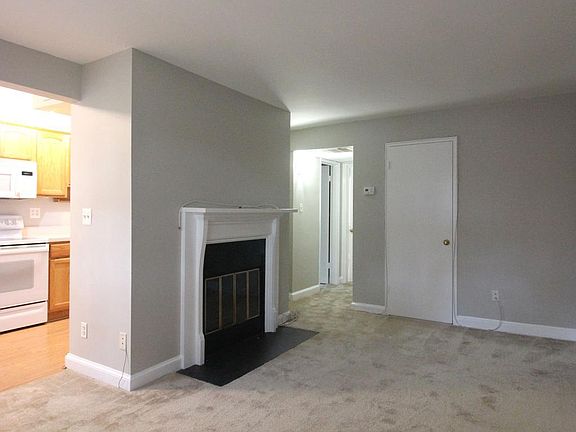 4th image of 2021 21st St N APT 21