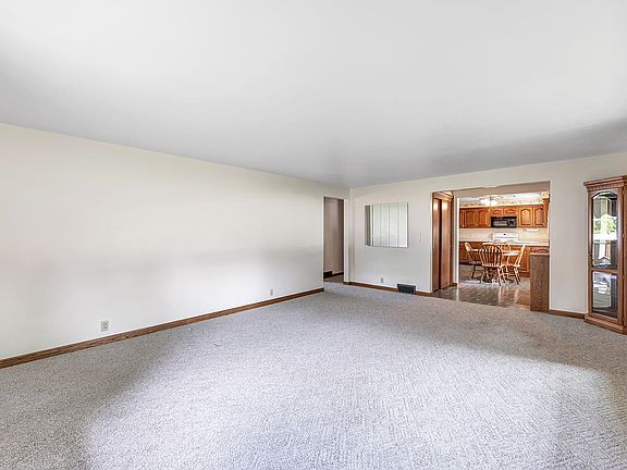 3rd image of 1107 Main St