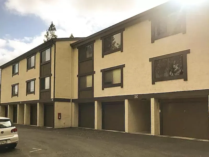 2 bed, 1030 sqft, $4,995 — Photo 4