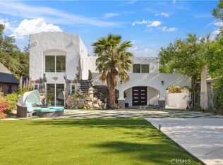 1290 E Woodbury Rd, Pasadena, CA 91104