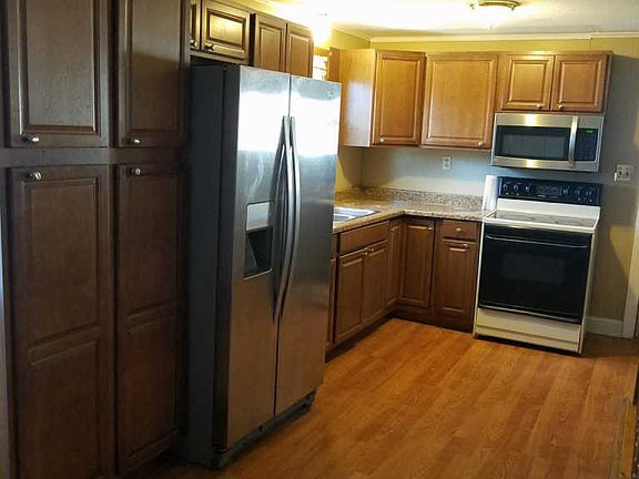 3rd image of 10905 Deer Dr