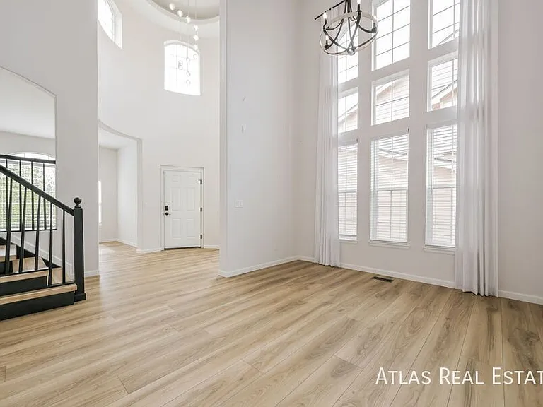 2547 S Fundy Cir — Photo 3