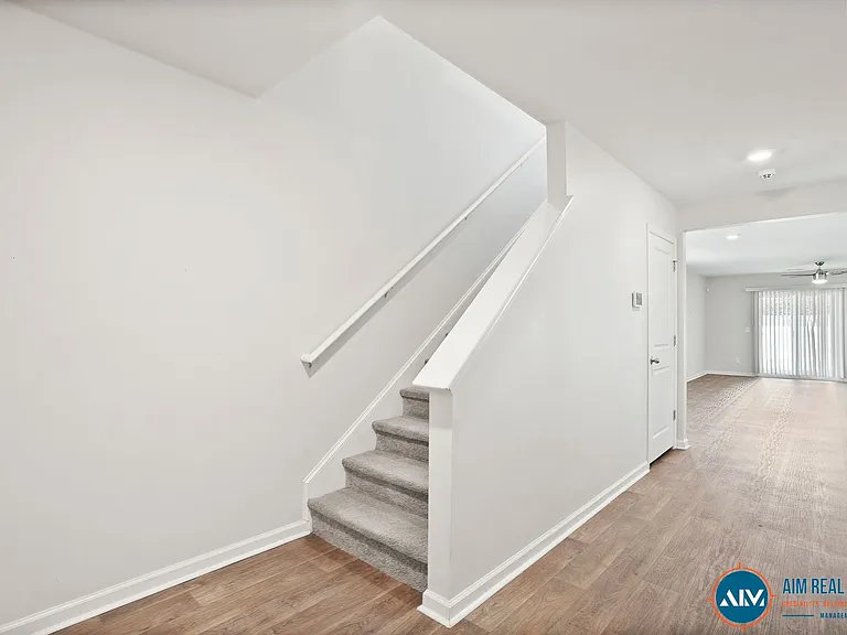 127 Auditorium Rd — Photo 20