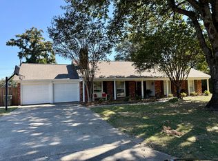 114 Peninsula Dr, Leland, MS 38756