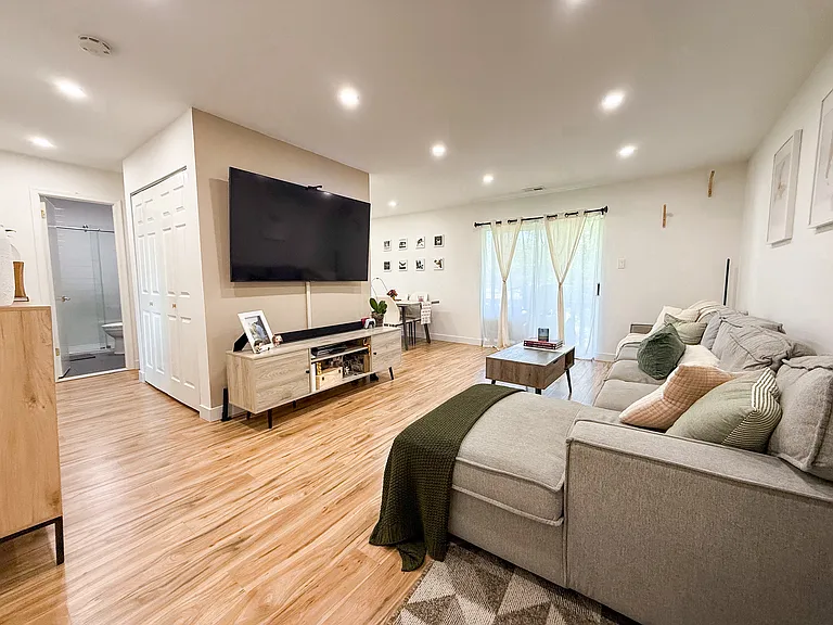 3300 Johns Ct #3302 — Photo 5