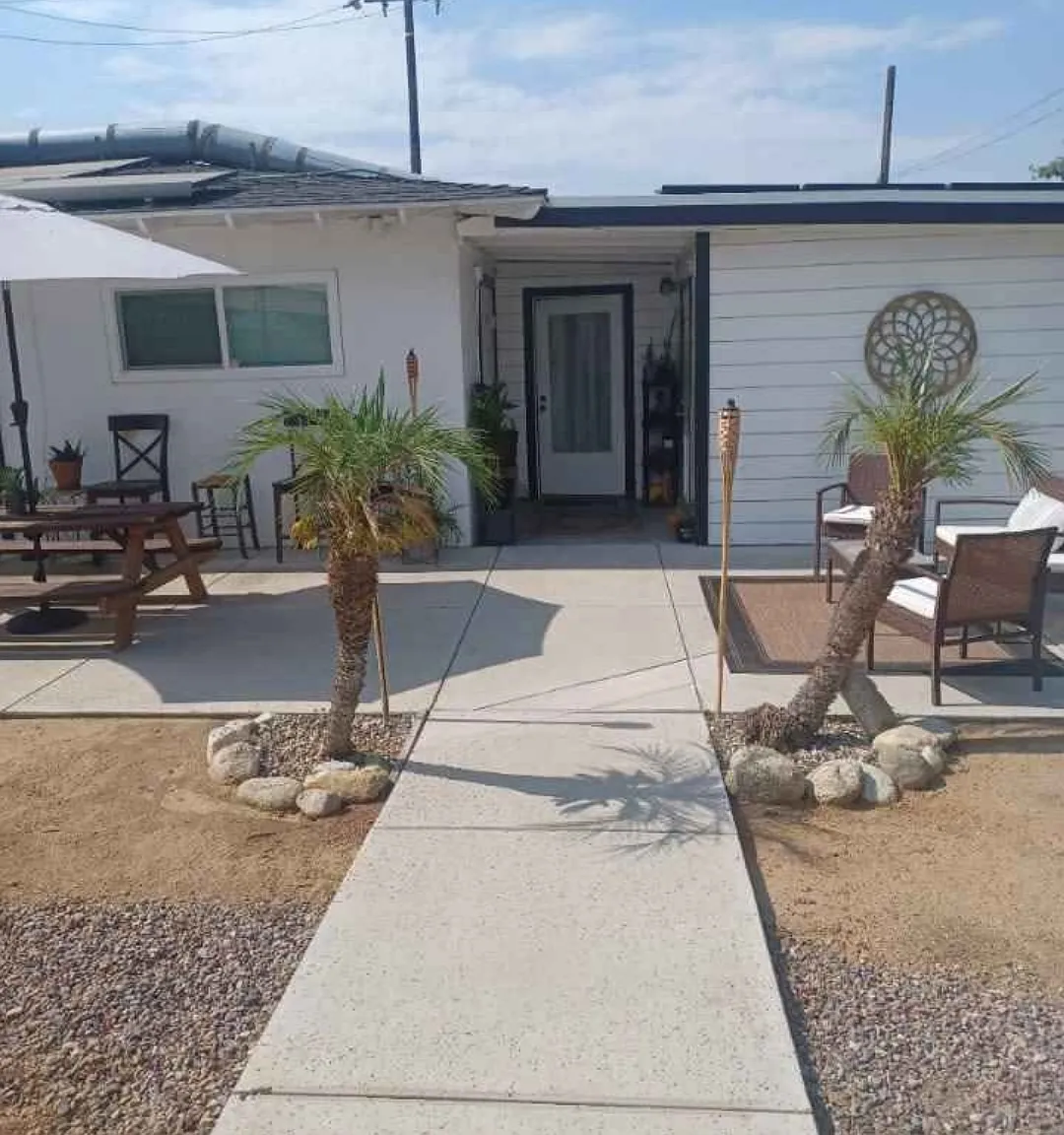 2 bed, 450 sqft, $1,400 — Photo 1