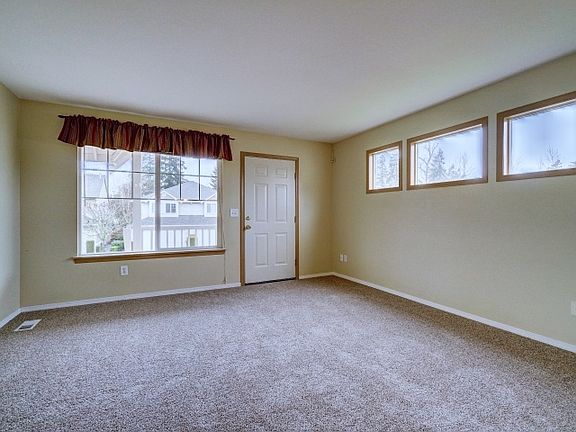 3rd image of 12523 64th Ave E