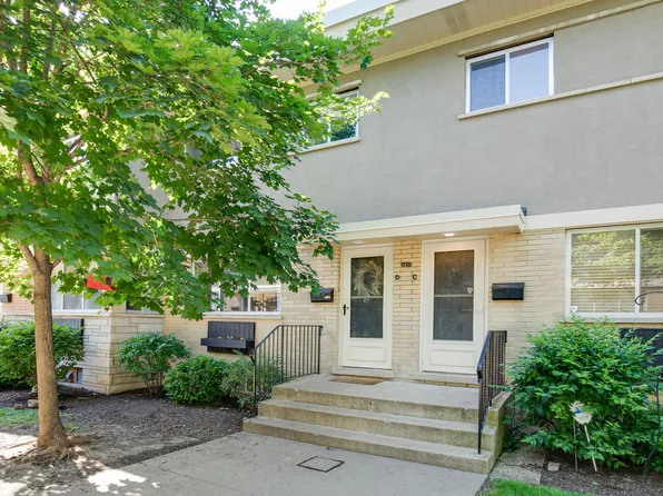 618 S Milwaukee Ave APT D, Libertyville, IL 60048
