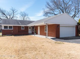 2309 Robincrest Ln, Glenview, IL 60025