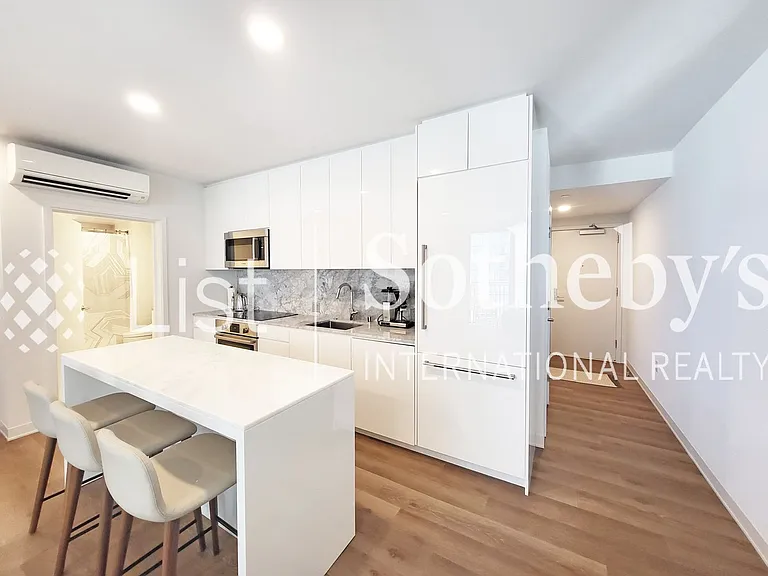 987 Queen St #1404 — Photo 2