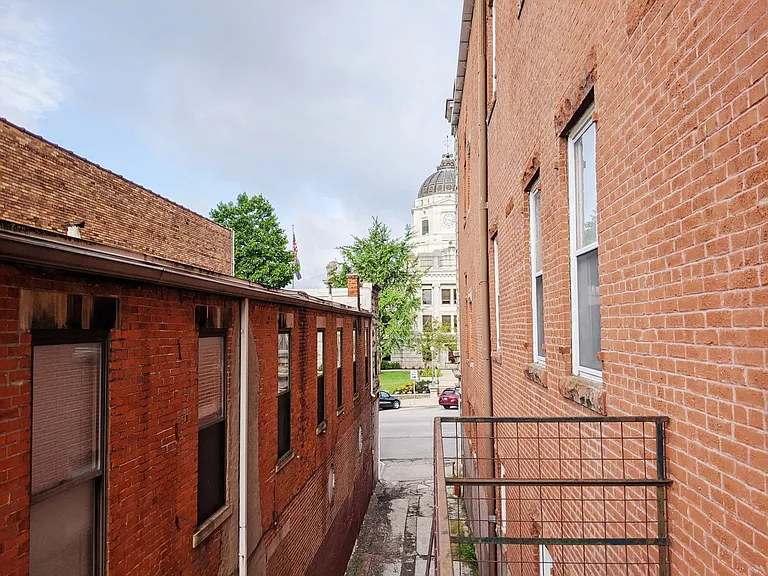 116 1/2 N Walnut St — Photo 5
