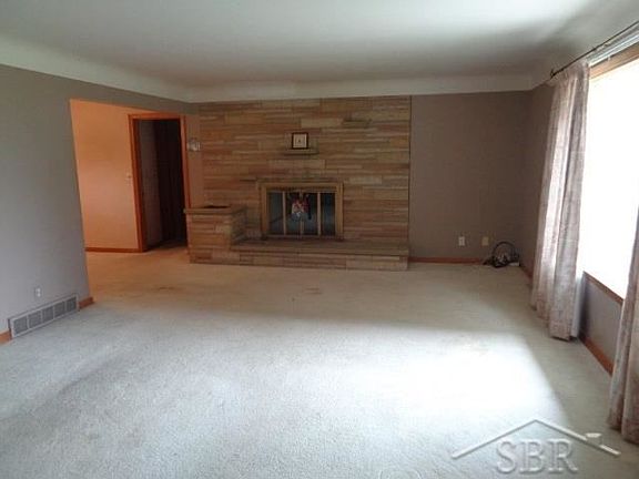 2nd image of 4685 Wall St