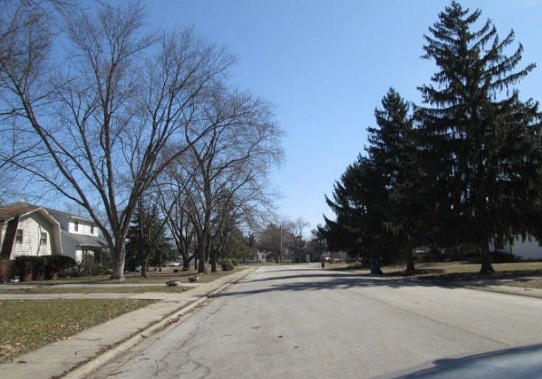 2nd image of 1953 E Pine St