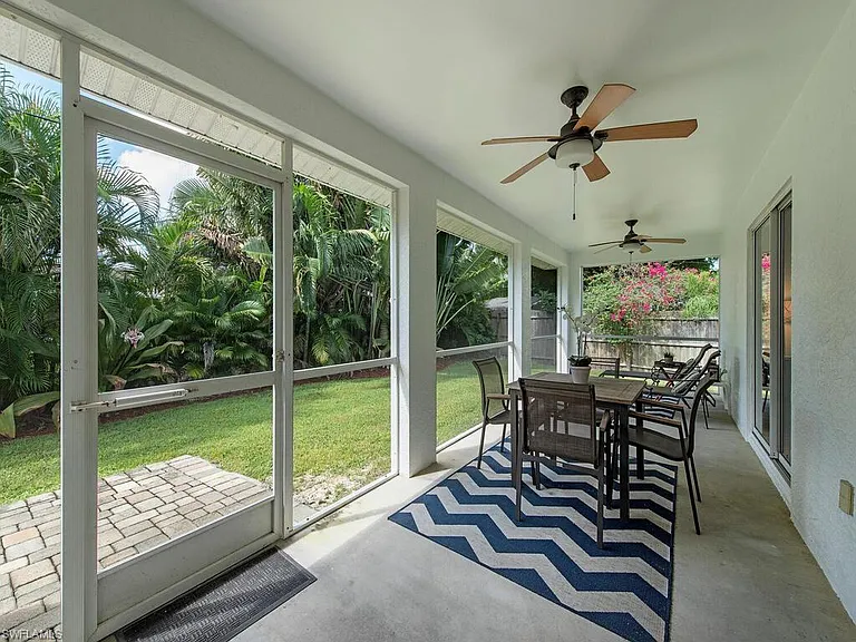 1082 Capri Dr — Photo 11