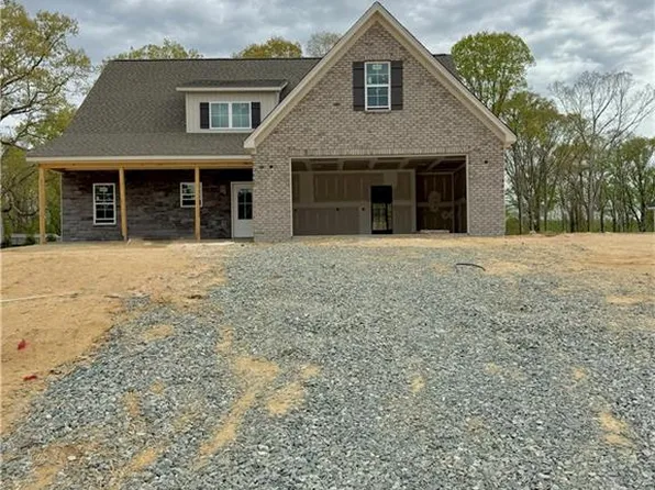 611 Cedar Dr, Winston Salem, NC 27107