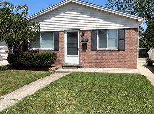 30860 Normal St, Roseville, MI 48066