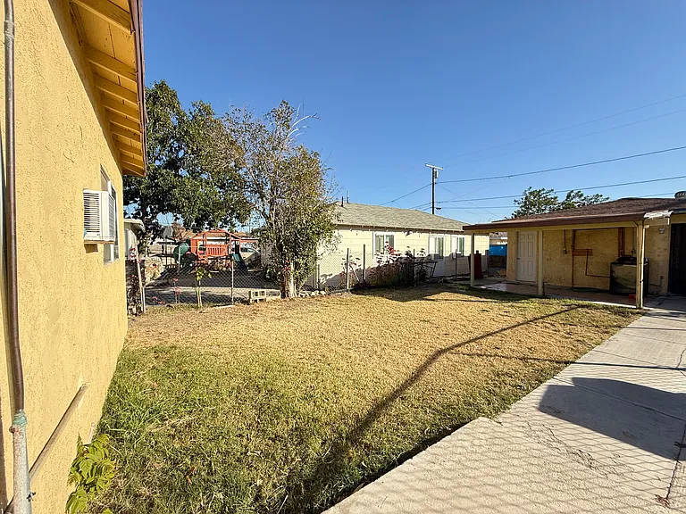 820 E C St — Photo 18