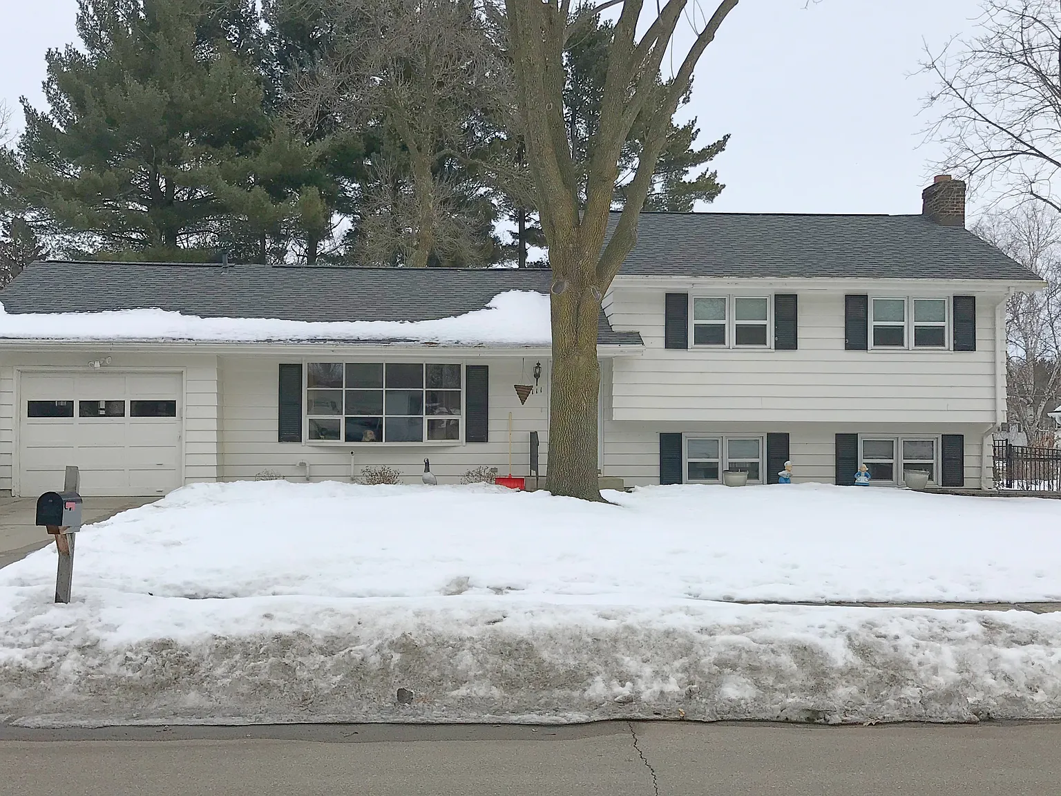 1111 Davis St photo 1