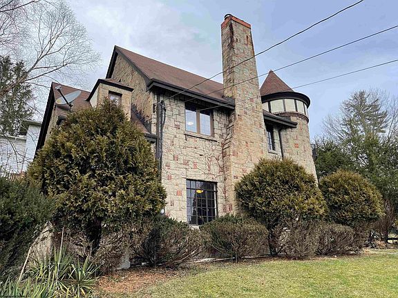 3rd image of 11 Park Dr