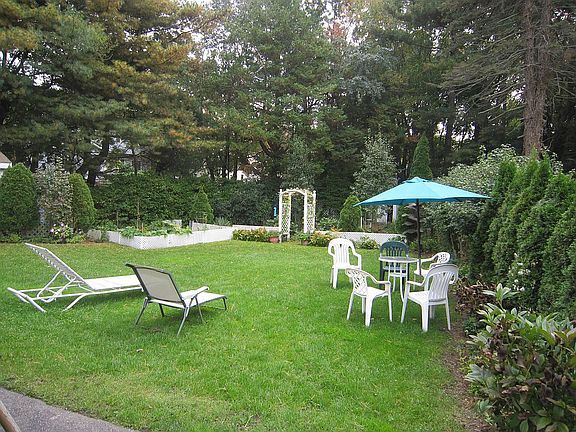 3rd image of 141 Carroll Ave