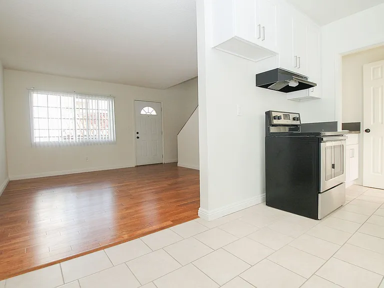 15339 Weddington St — Photo 11