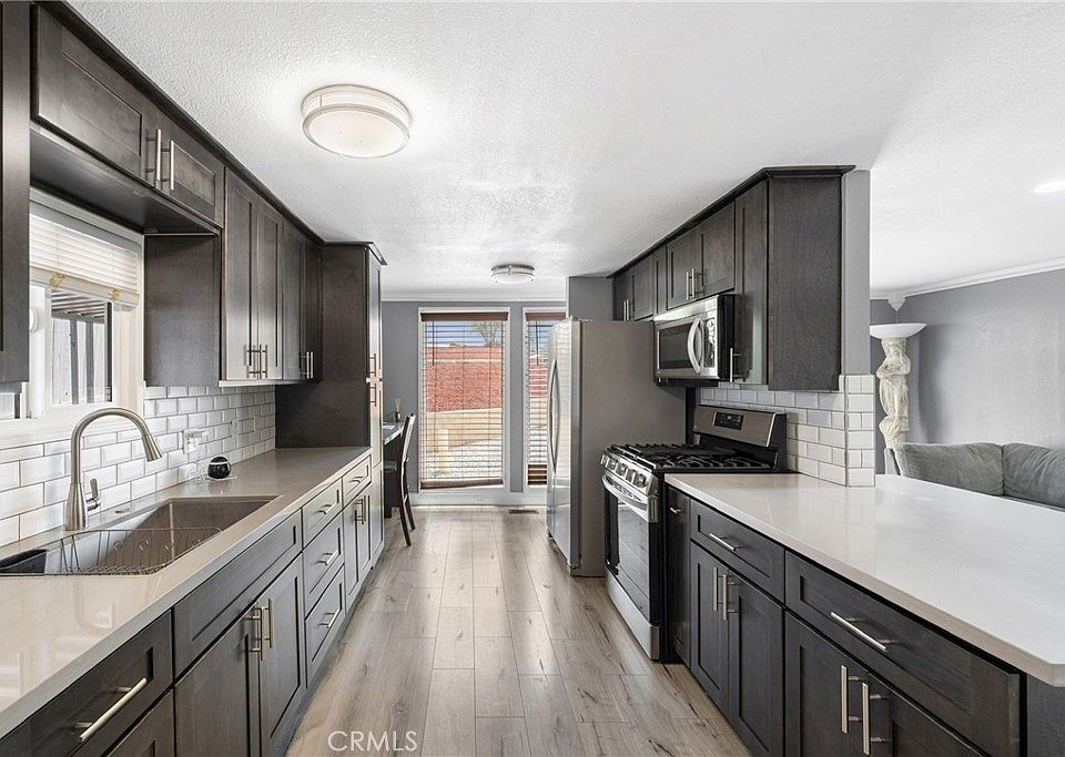 1st image of 32857 Valley View Ave