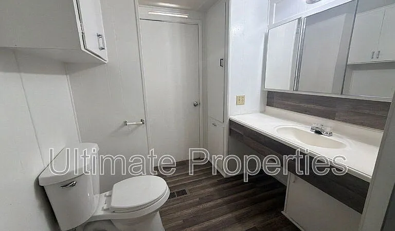 2077 E Charleston Ave — Photo 8