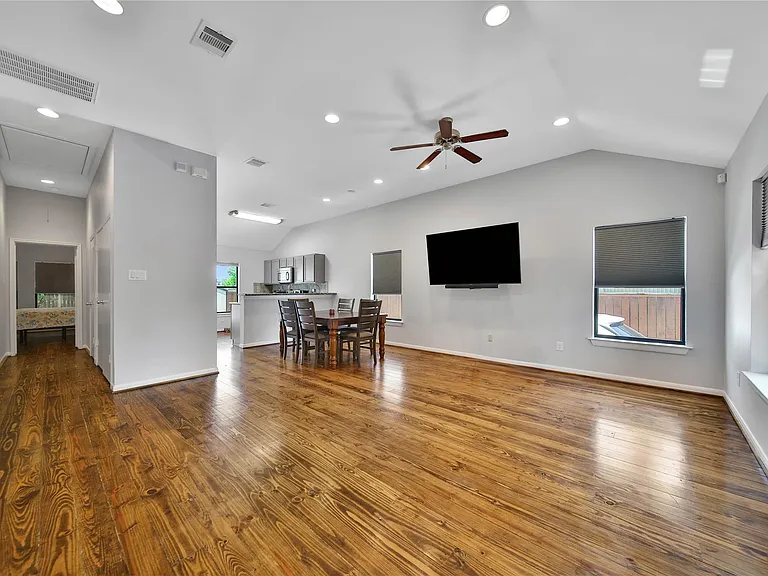 2314 Carr St — Photo 5