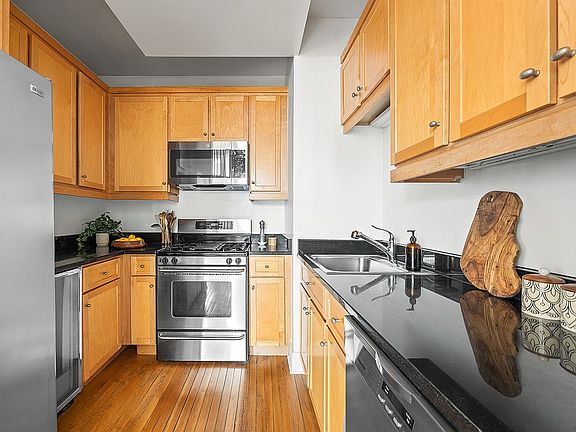 5th image of 53 N Moore St #Phc