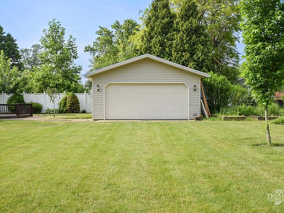 3rd image of 3209 E Kendall Ln