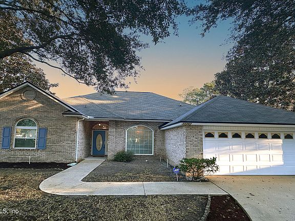 5th image of 11367 WILLESDON Drive S