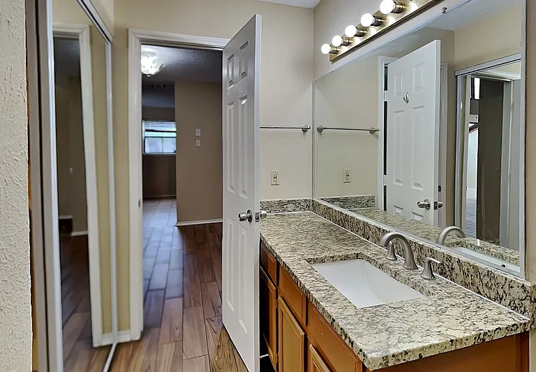 9600 Royal Ln #301 — Photo 16