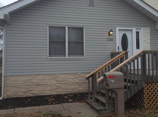 726 Rice St, Wood River, IL 62095