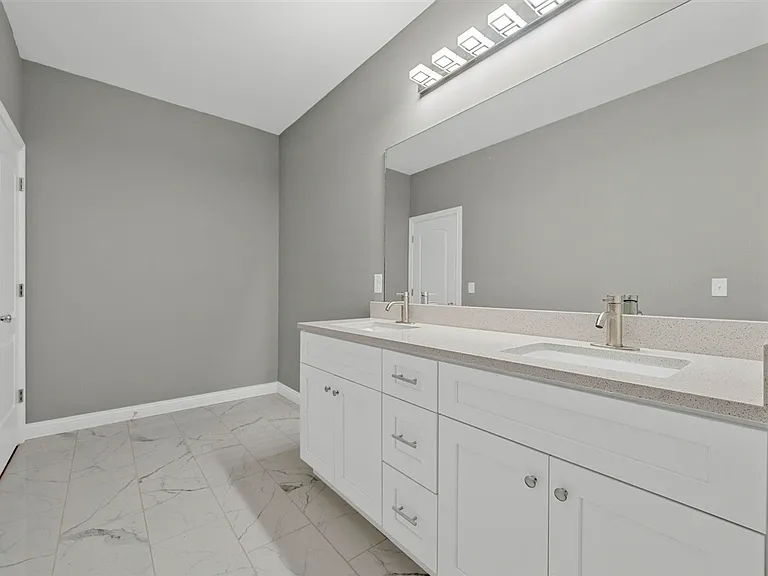 691 Denver Ln — Photo 16